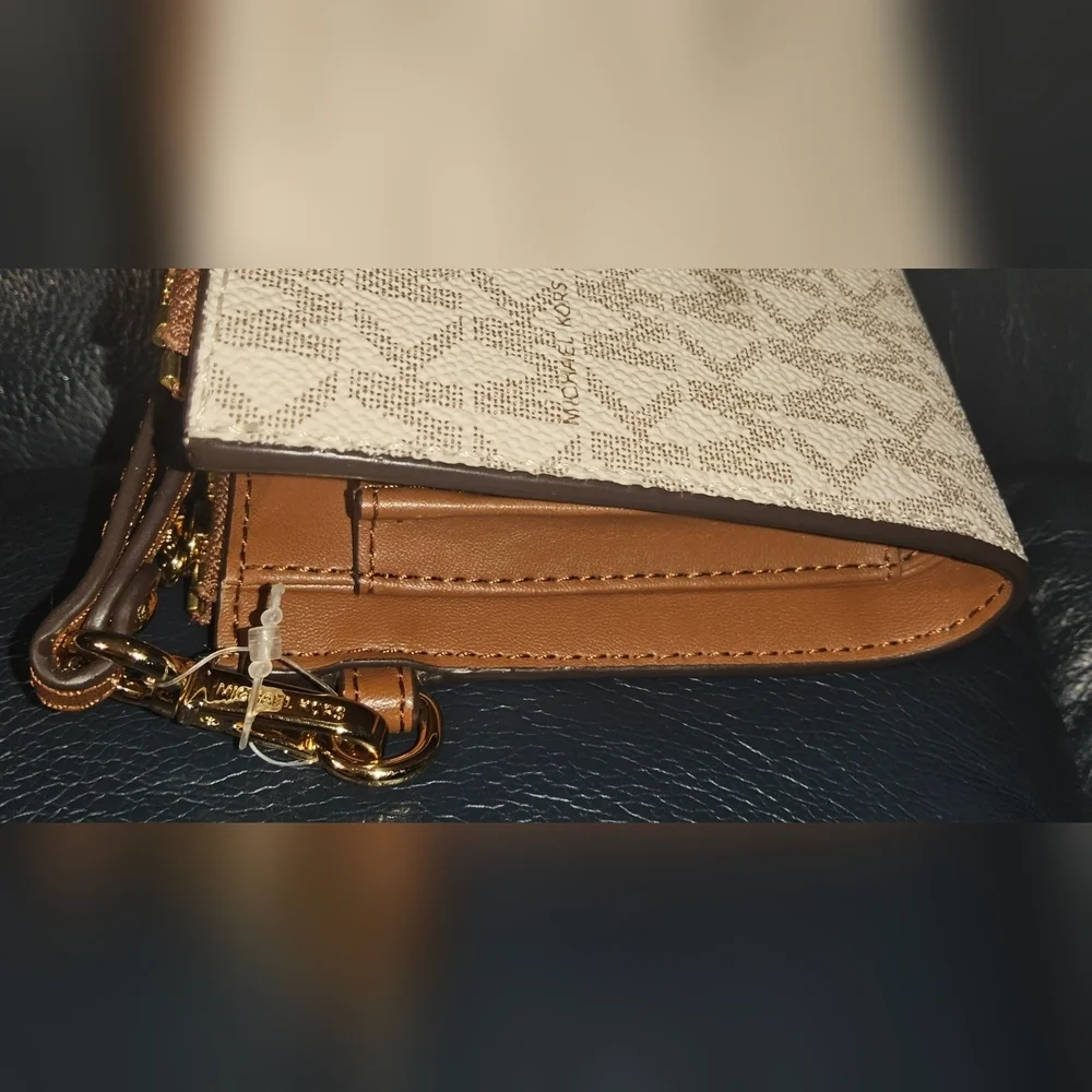 Michael Kors Beige Jet Set Travel Signature Logo Smartphone Wallet NWT